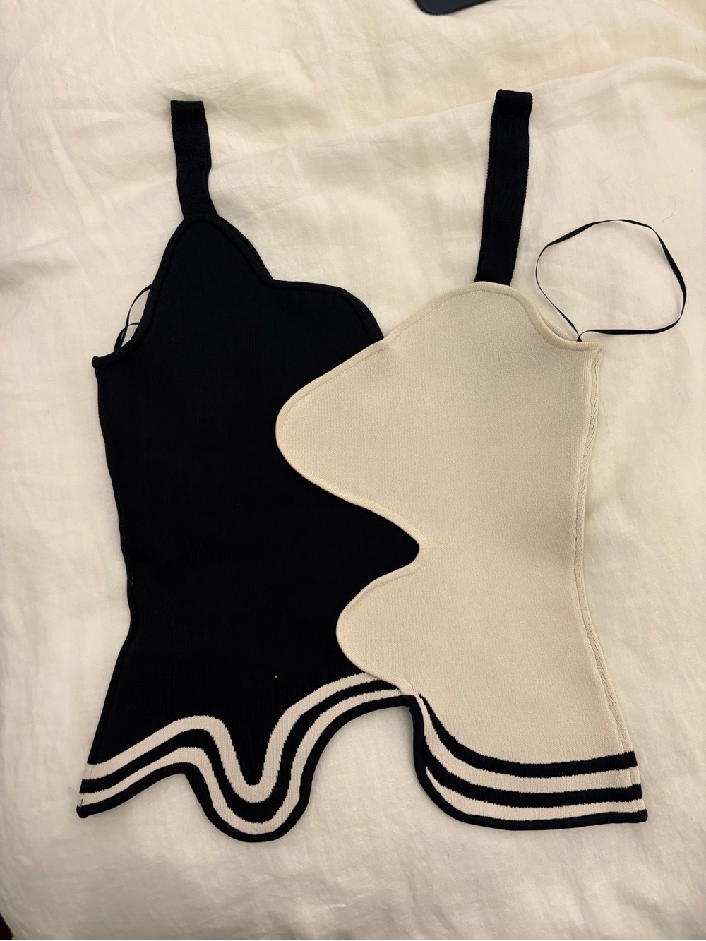 PH5 knitted scalloped Wavy Hem Colorblock Tank Top — Black & Cream